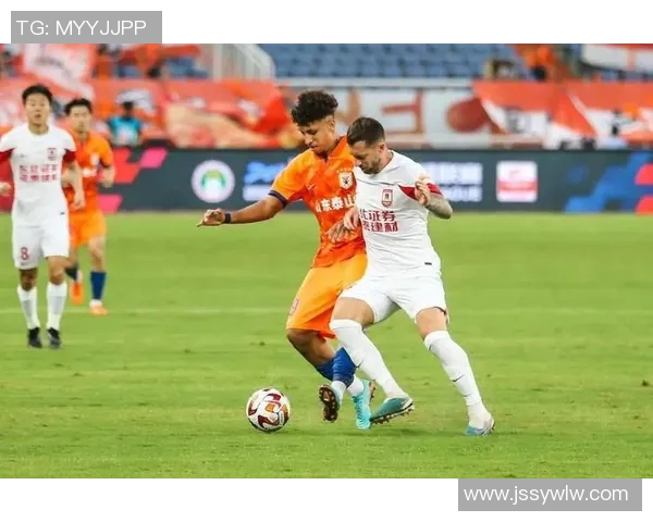 鲁能泰山与上海绿地的激烈对决展现中超联赛的精彩与魅力