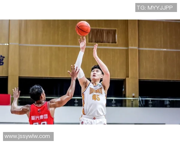 常林的成长之路：从篮球新星到职业生涯的蜕变与挑战